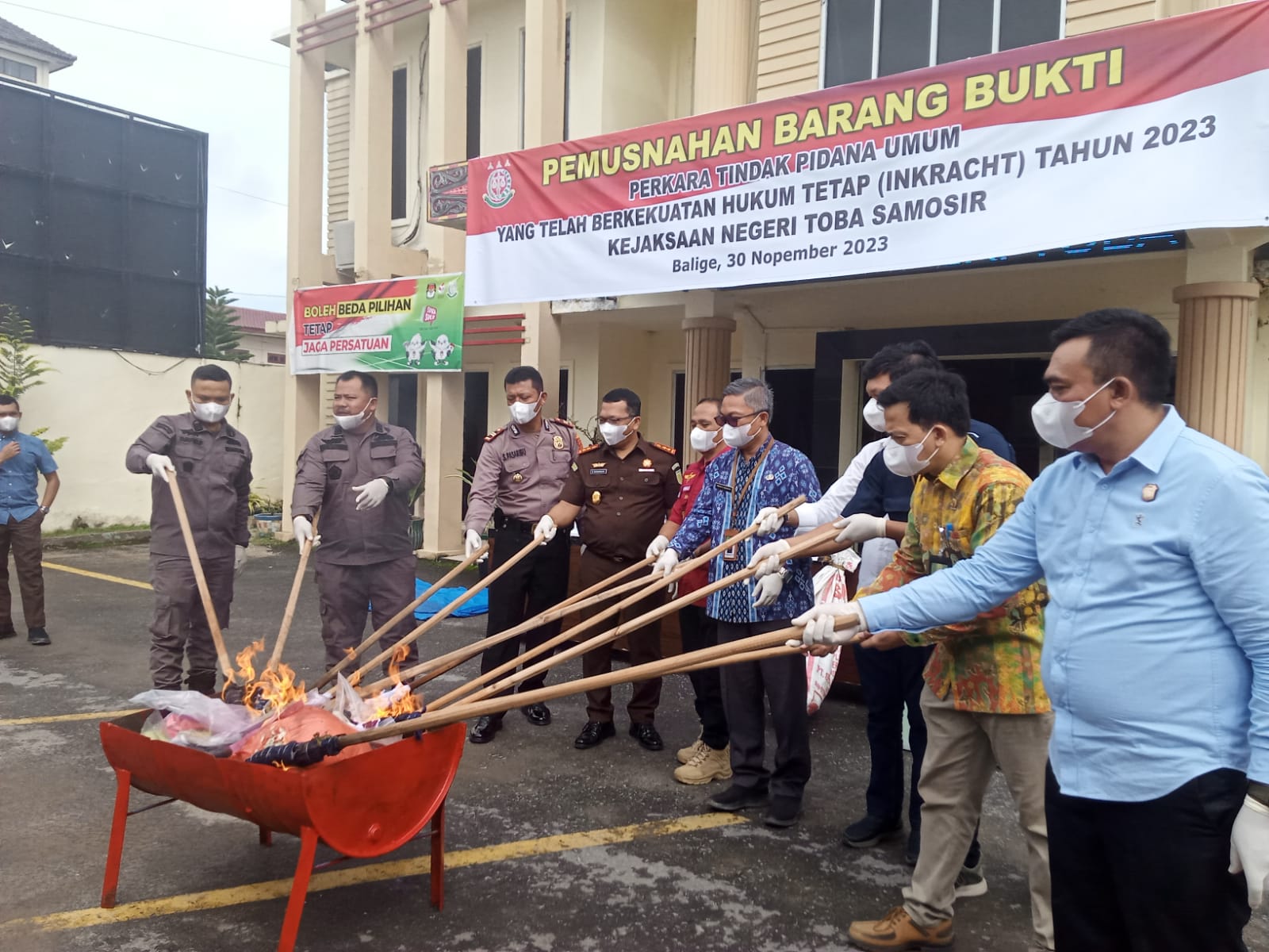 Kejari Toba Samosir Musnahkan Barang Bukti, Didominasi Kasus Narkoba Sebanyak 15 dari 31 Perkara