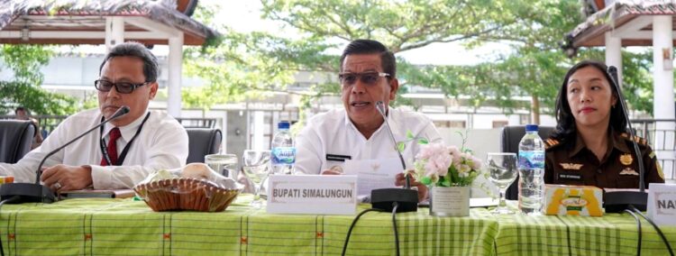 Bupati Simalungun Radiapoh Hasiholan Sinaga saat workshop evaluasi pengelolaan keuangan dana desa Tahun 2023