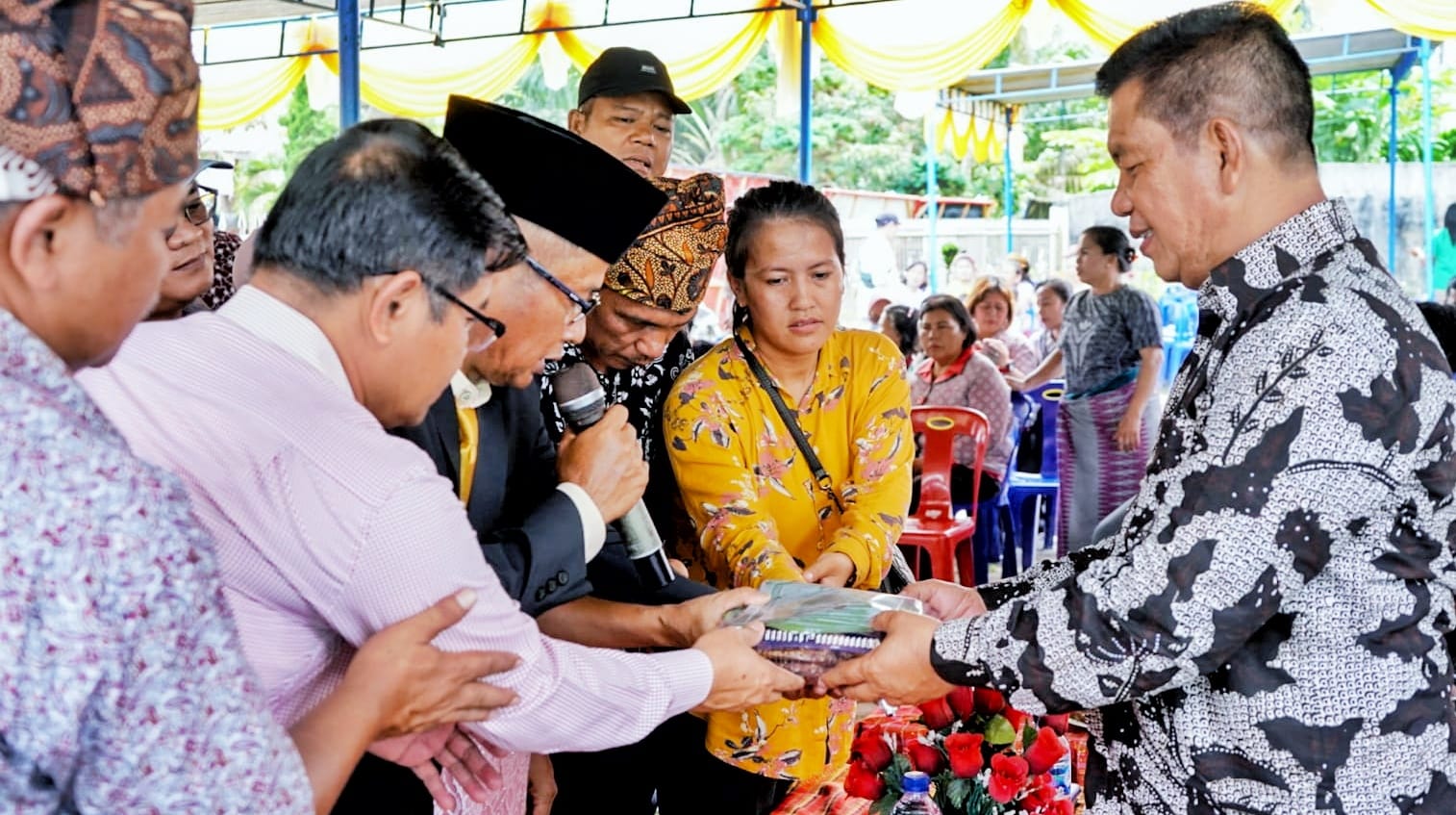 Bupati Simalungun: "Pangulu Harus Menjadi Pemimpin Yang Dapat Merangkul Masyarakat" Bupati Simalungun: "Pangulu Harus Menjadi Pemimpin Yang Dapat Merangkul Masyarakat"