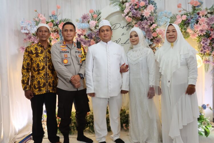 Kapolres Siantar Jadi Saksi Akad Nikah Putri Ketua PWI