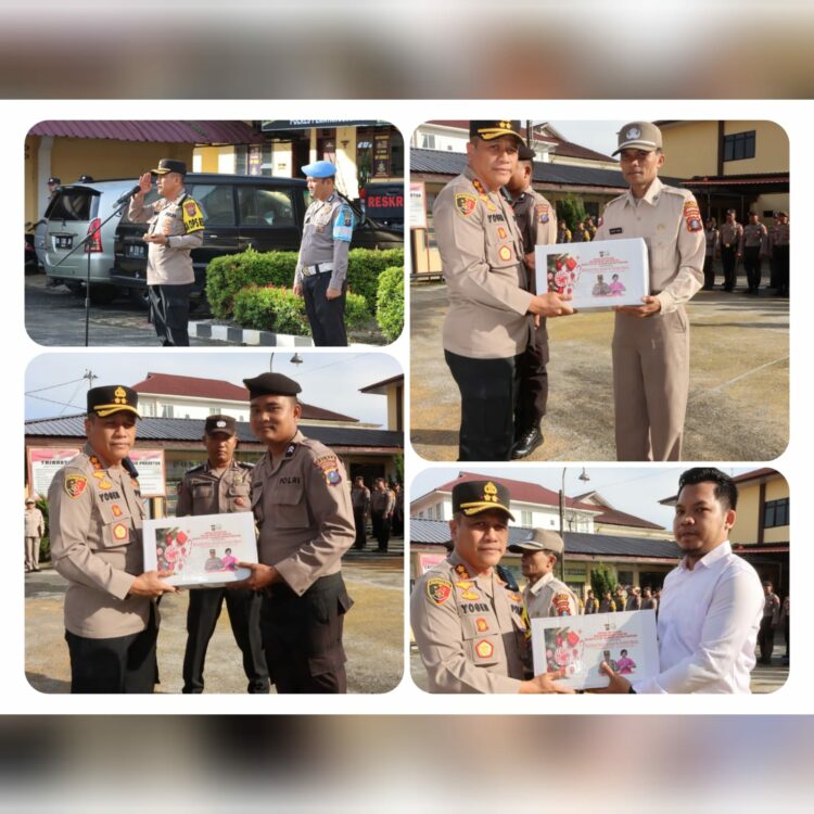 Kapolres Pematang Siantar Serahkan Bingkisan Natal Dan Tahun Baru Kepada Personil