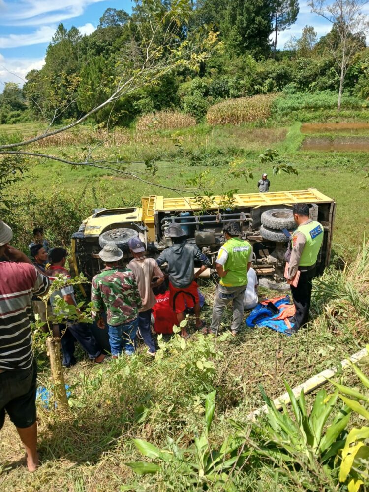 Jalan Amblas saat Truck Pengangkut Batu Melintas, Pria Warga Siborongborong Tewas di TKP