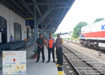 Bhabinkamtibmas Polsek Siantar Barat dan Babinsa Koordinasi Dengan Kepala KAI Jelang Nataru