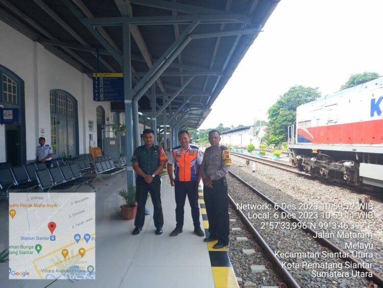 Bhabinkamtibmas Polsek Siantar Barat dan Babinsa Koordinasi Dengan Kepala KAI Jelang Nataru