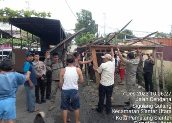 Satpol PP Kota Pematang Siantar Bongkar Kios Liar di Jalan Rakutta Sembiring