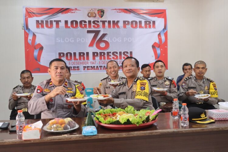 Polres Pematang Siantar  Rayakan Hut Logistik Polri Ke 76 Dengan Memotong Tumpeng 