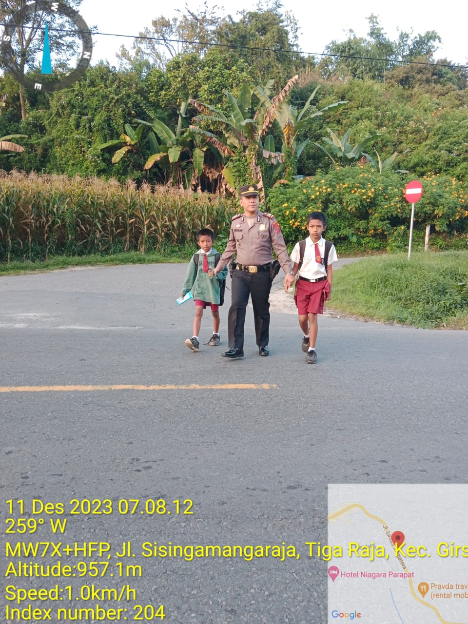 Polsek Parapat Pengamanan Lalu Lintas Pagi Hari, Pelajar Berangkat Sekolah Lancar Polsek Parapat Pengamanan Lalu Lintas Pagi Hari, Pelajar Berangkat Sekolah Lancar