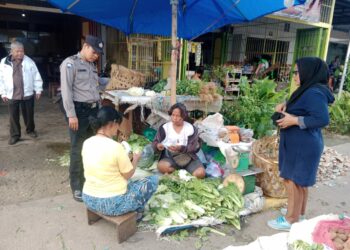 Jelang Nataru, Polsek Siantar Utara Rutin Pantau Kebutuhan Pokok Di Pasar