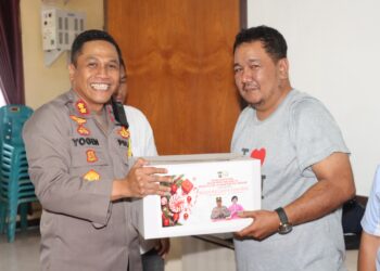 Kapolres Pematang Siantar Berikan Bingkisan Natal Dan Tahun Baru Bagi Wartawan Unit