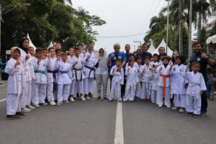 Dojo Karate Dinas Pariwisata Pematang Siantar Ramaikan Car Free Day