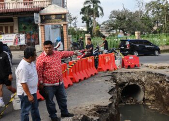 PUTR Kota Siantar Mulai Pengerjaan Perbaikan Jalan Dan Gorong-gorong di Jalan Sibolga 