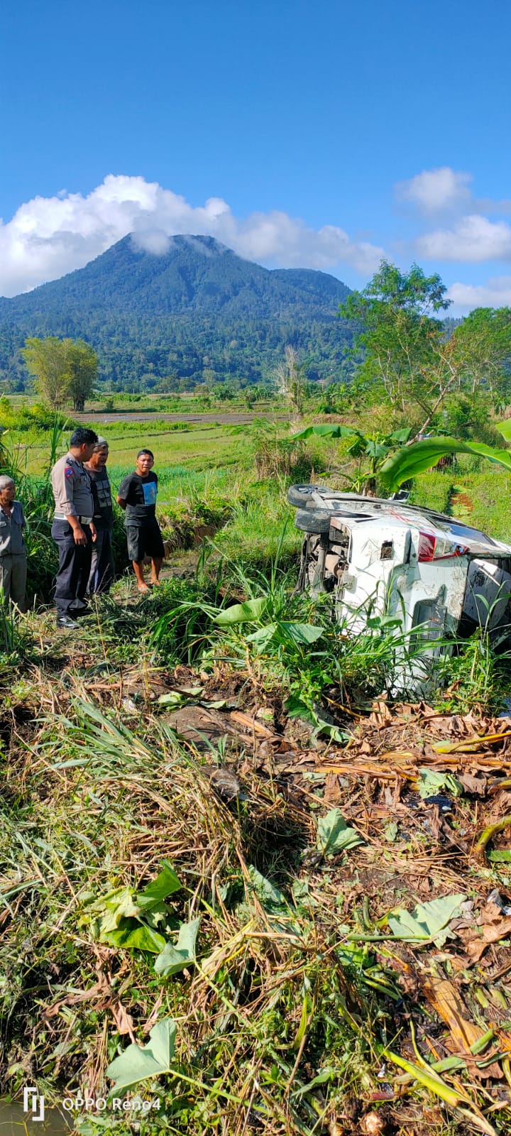 Mopen Trayek 01 Merek KBT Terbalik,  Sopir Dan 6 Pelajar SMK Mengalami Luka-Luka