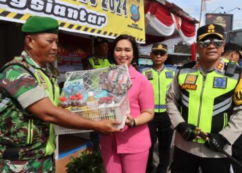 Kapolres dan Ketua Bhayangkari Polres Pematang Siantar Tinjau Pos Yan Dan Pos Pam Nataru