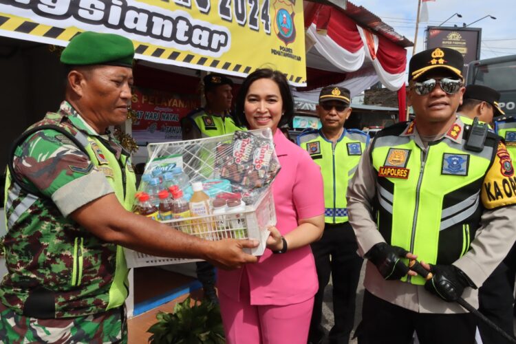 Kapolres dan Ketua Bhayangkari Polres Pematang Siantar Tinjau Pos Yan Dan Pos Pam Nataru