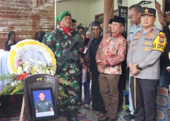 Kapolres Pematang Siantar Dampingi Kapolda Sumut Melayat Babinsa 05 Serbelawan Korban kecelakaan