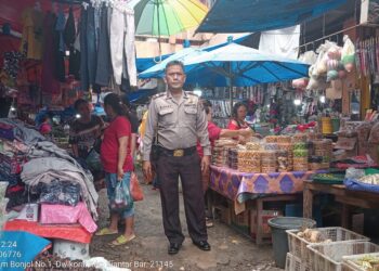 Polsek Siantar Barat Patroli Dialogis Sampaikan Pesan Kamtibmas Ke Pedagang Pasar Horas