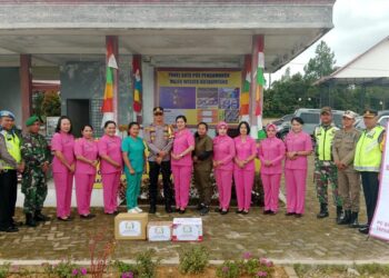 Kapolres Taput Bagikan Bingkisan Nataru Saat Kunjungi Pos PAM, Pos Yan Dan Pos Terpadu Ops Lilin Toba 2023