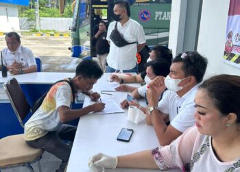 Polres Pematang Siantar Tes Urine 20 Supir Bus Angkutan Nataru 2023