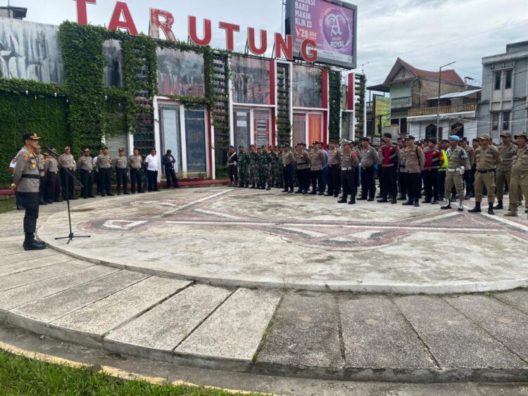 Apel Gabungan Pengaman Pergantian Tahun, Kapolres Taput Himbau Personil Jalin komunikasi Yang Baik Dengan Masyarakat
