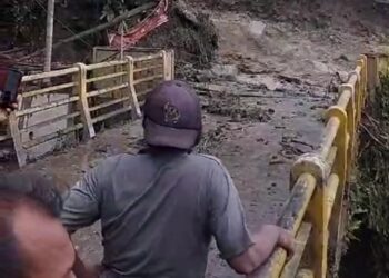 Polres Simalungun dan Tim Sigap Tanggap Evakuasi Banjir Bandang di Haranggaol, 28 KK Mengungsi dan Jalan Putus Total
