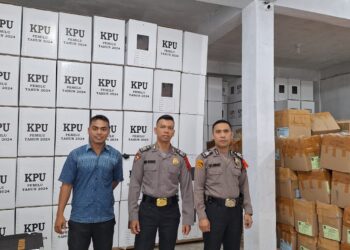 Polres Pematang Siantar Kawal Kedatangan Logistik Pemilu di KPU 