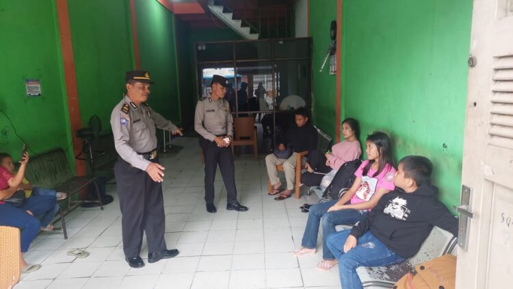 Sat Binmas Polres Pematang Siantar Sambangi Loket Angkutan Umum Pasca Libur Nataru