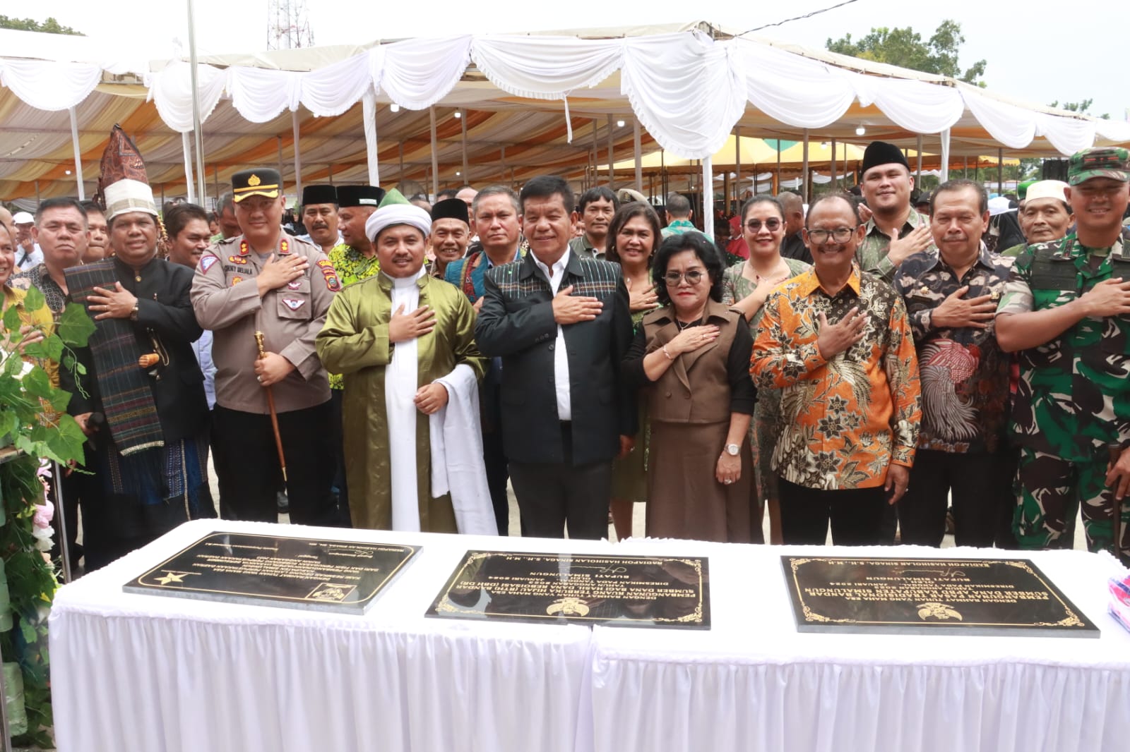 Kapolres Simalungun Hadiri Marharoan Bolon dan Peresmian Kantor Camat Bandar