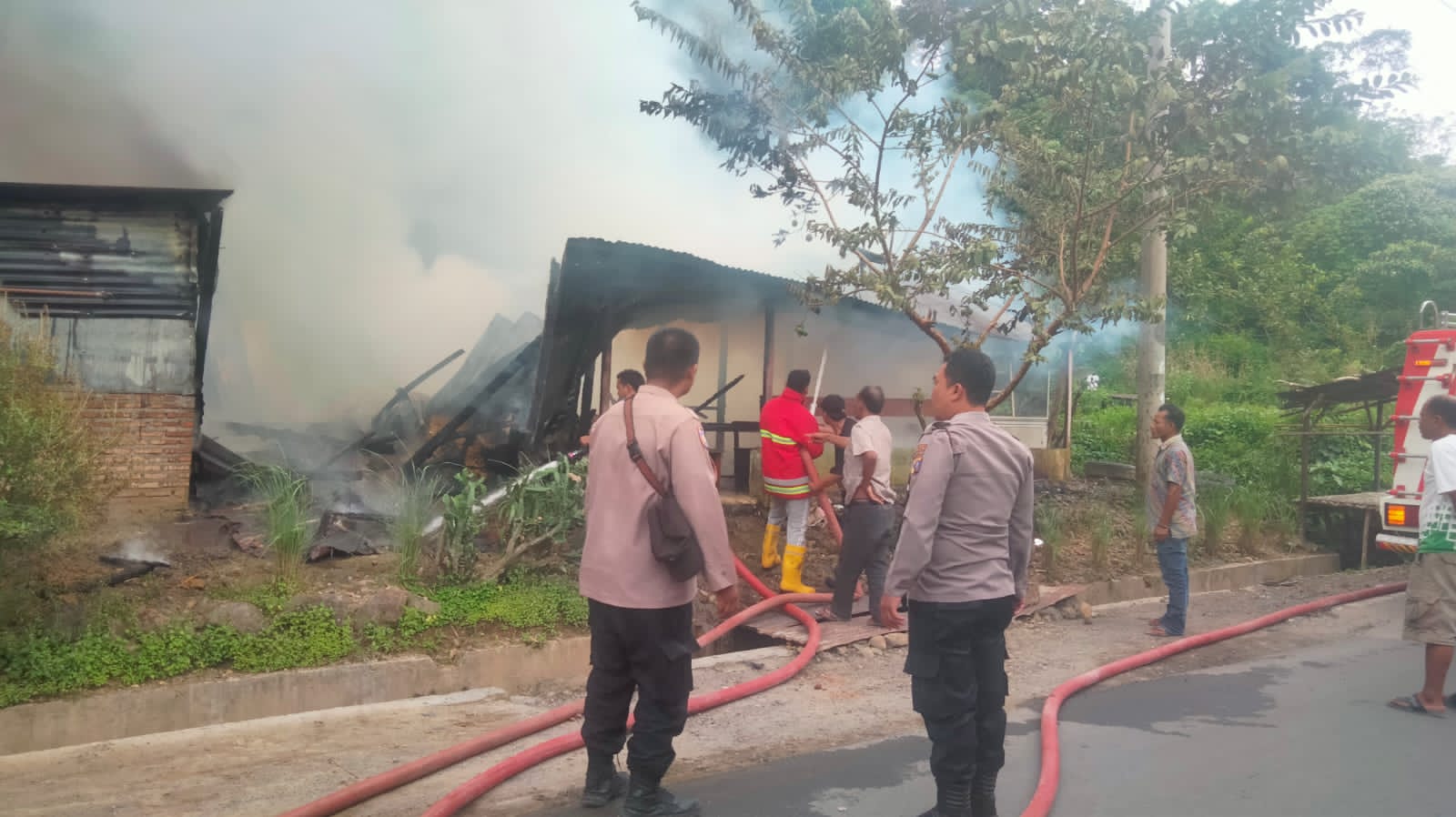 Ditinggal ke Pekanbaru, Rumah Uluan Tumanggor di Simangumban Julu Dilalap Api 