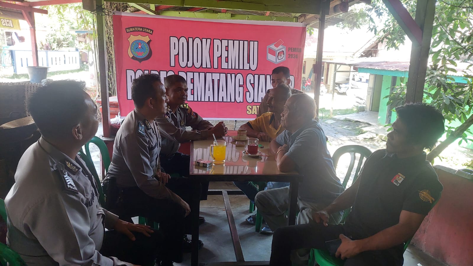Pojok Pemilu, Sat Binmas Polres Pematang Siantar Himbau Warga Tetap Jaga Kamtibmas 