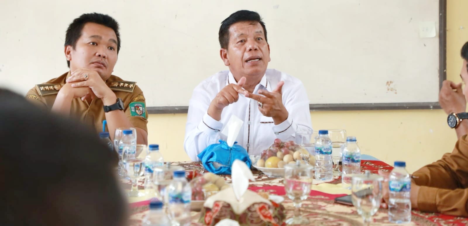 Bupati Simalungun Perintahkan Instansi Terkait Tinjau Kerusakan Irigasi di Nagori Sigodang Barat dan Sipoldas Bupati Simalungun Perintahkan Instansi Terkait Tinjau Kerusakan Irigasi di Nagori Sigodang Barat dan Sipoldas