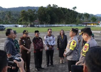 Kunker ke Pakpak Bharat, Kapolda Sumut Mendarat di Lapangan Napasengkut