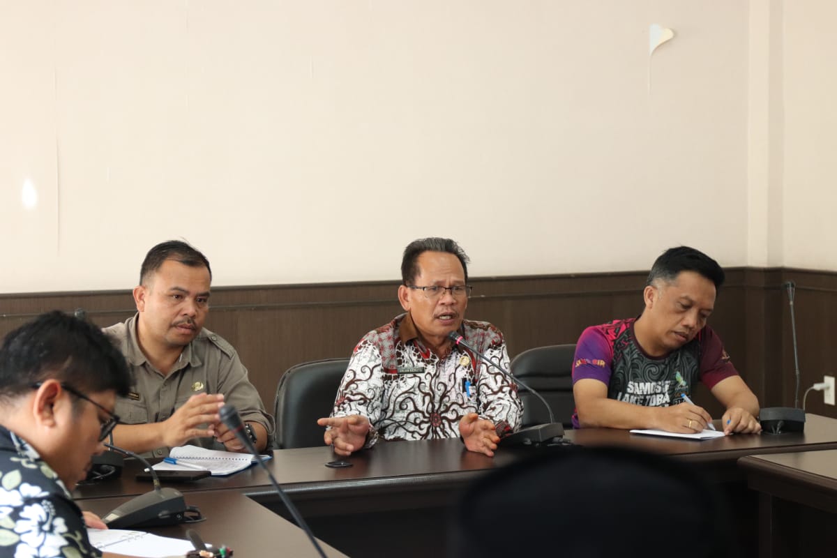 Sekda Pakpak Bharat Pimpin Rakor Lintas Organisasi Perangkat Daerah Sekda Pakpak Bharat Pimpin Rakor Lintas Organisasi Perangkat Daerah