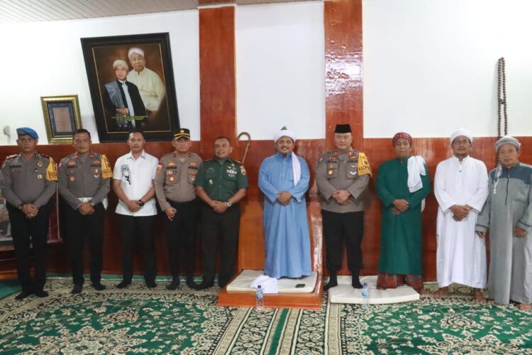 Kapolres Simalungun Silaturahmi dan Serahkan Bantuan ke Persulukan Serambi Babussalam