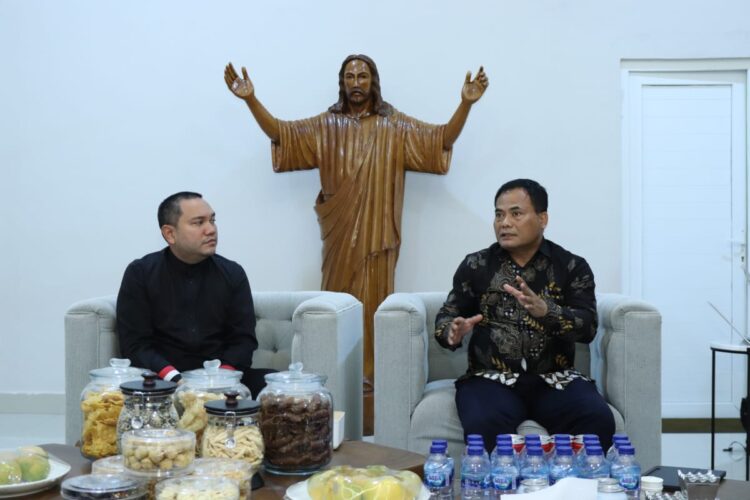 Bupati Pakpak Bharat dan Direktur PT Toba Pulp Lestari Tbk Tandatangani Berita Acara Serah Terima Taman Dancing Fountain