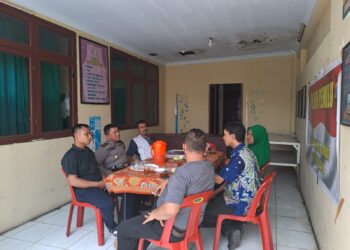Bincang-Bincang Bahas Pemilu 2024, Kapolsek Sibolga Sambas Undang Panwascam Di Pojok Pemilu