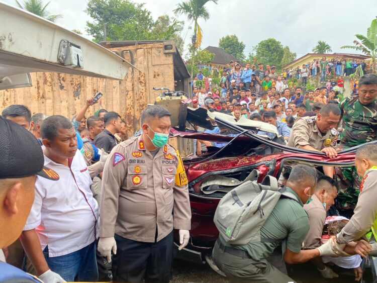 Tabrakan Beruntun di Simalungun, Kapolres Pimpin Evakuasi Korban  Meninggal Dunia 6 Orang 
