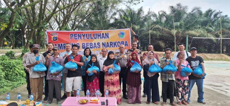 Satgas Narkoba Polres Simalungun Sosialisasi dan Berikan Bansos di Kampung Bersinar