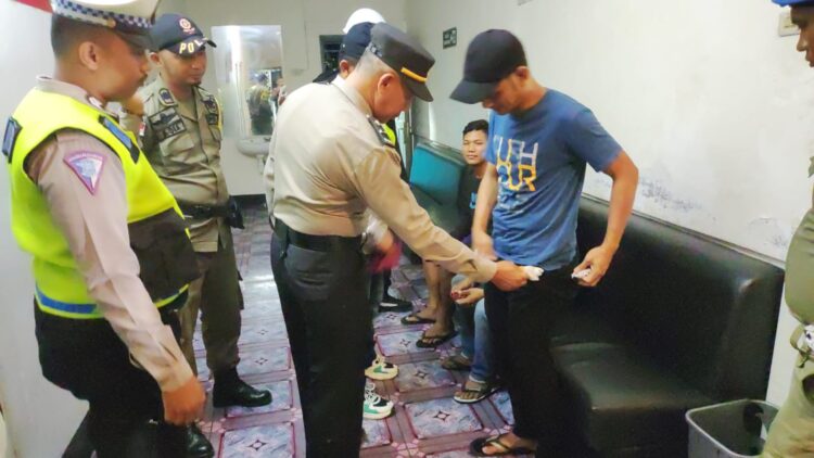 Narkotika dan Miras Sasaran Razia Polres Tapteng Di THM