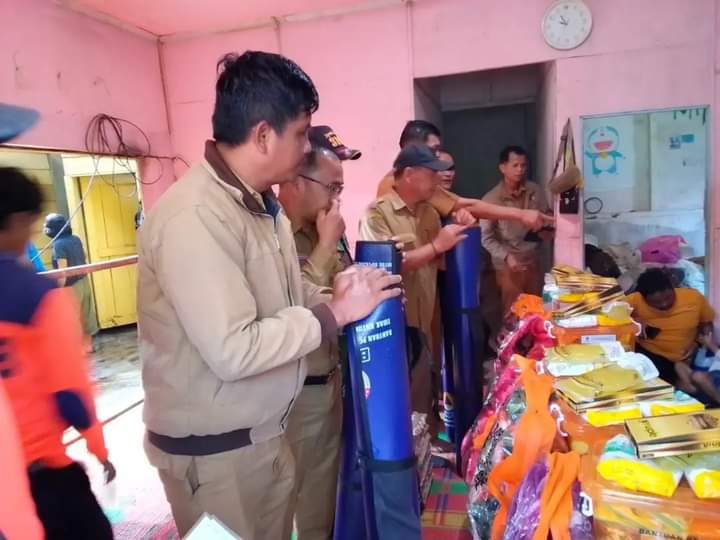 Pemkab Pakpak Bharat Salurkan Bantuan Bagi Korban Kebakaran di Desa Kuta Babo Pemkab Pakpak Bharat Salurkan Bantuan Bagi Korban Kebakaran di Desa Kuta Babo
