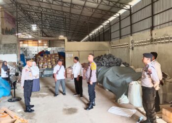 Pemilu Tinggal Hitungan Hari, Kapolres Tapteng Cek Pengamanan Logistik Pemilu di Gudang KPU