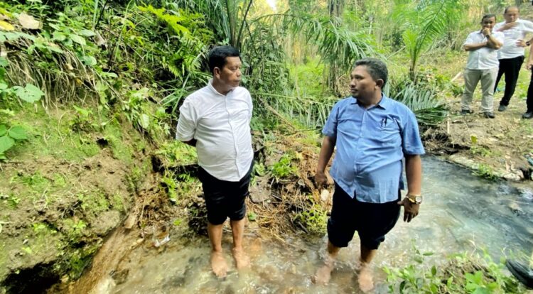 Bupati Simalungun Radiapoh Tinjau Sejumlah Sumber Air Bersih di Tiga Nagori