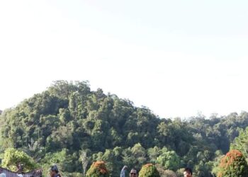 Sekda Pakpak Bharat Jalan Berutu Beri Semangat Aparatur Saat Pimpin Apel Pagi
