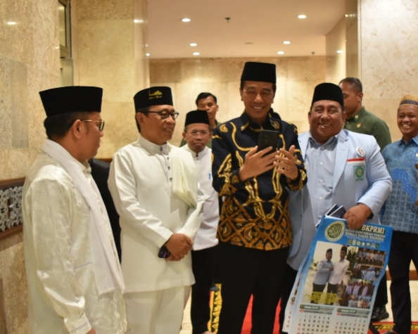 Usai Sholat Jumat dengan Jokowi, BKPRMI Silaturahim dan Makan Siang Bersama 10.000 Jemaah di Masjid Istiqlal Jakarta Usai Sholat Jumat dengan Jokowi, BKPRMI Silaturahim dan Makan Siang Bersama 10.000 Jemaah di Masjid Istiqlal Jakarta