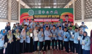 Usai Sholat Jumat dengan Jokowi, BKPRMI Silaturahim dan Makan Siang Bersama 10.000 Jemaah di Masjid Istiqlal Jakarta