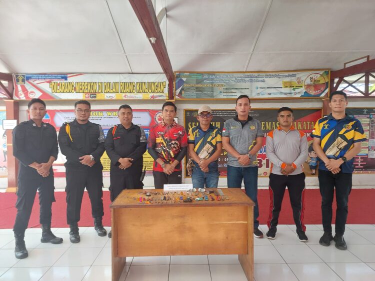 Lapas Kelas IIA Pematangsiantar Rutin Razia Blok dan Kamar WBP Lapas Kelas IIA Pematangsiantar Rutin Razia Blok dan Kamar WBP