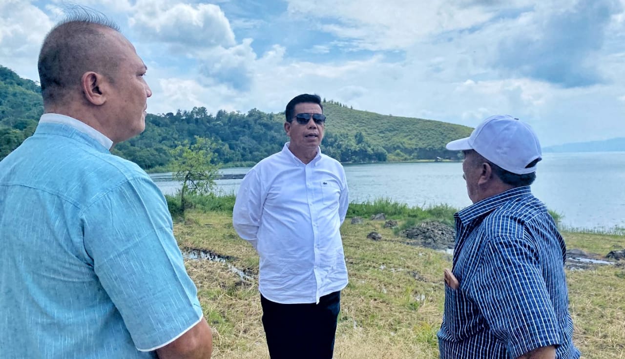 Bupati Ajak Masyarakat Marharoan Bolon Menata Keindahan Pelabuhan Tiga Ras Bupati Ajak Masyarakat Marharoan Bolon Menata Keindahan Pelabuhan Tiga Ras
