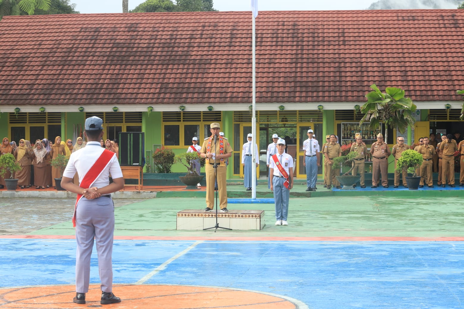 Pj Bupati Lampung Barat Ingatkan Siswa SMA N 1 Liwa Agar Bijak Bermedsos Pj Bupati Lampung Barat Ingatkan Siswa SMA N 1 Liwa Agar Bijak Bermedsos