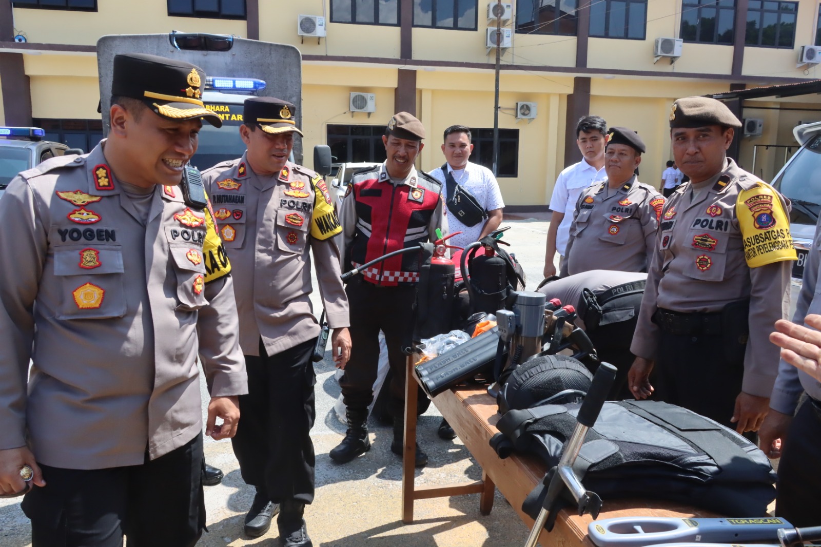 Kapolres Pematangsiantar Cek Kesiapan Almatsus Dan Kendaraan Patroli Sat Samapta Jelang Pemilu 2024 Kapolres Pematangsiantar Cek Kesiapan Almatsus Dan Kendaraan Patroli Sat Samapta Jelang Pemilu 2024