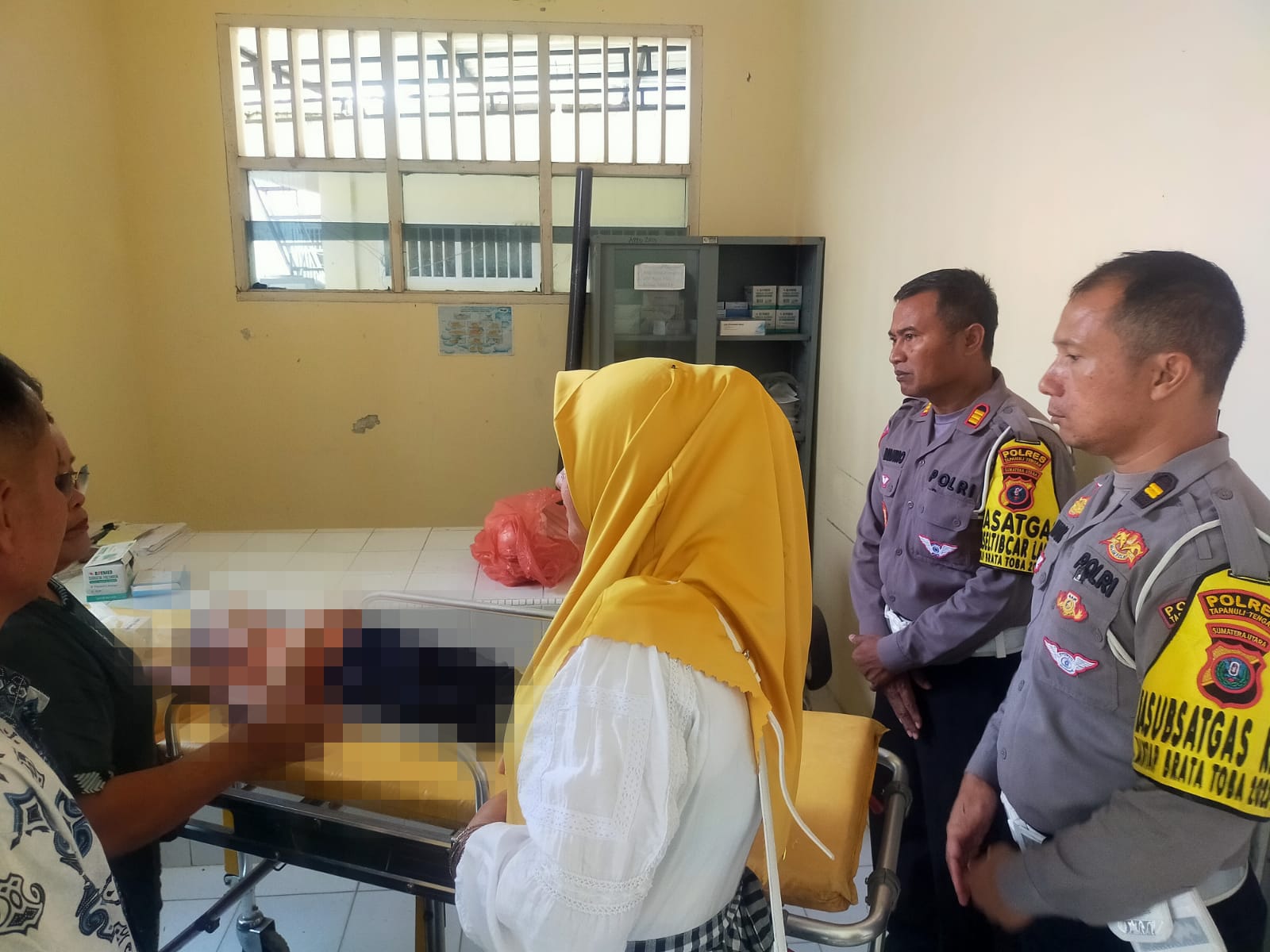 Kasat Lantas Polres Tapteng Kunjungi Korban Tanah Longsor Taput di RSUD Sibolga