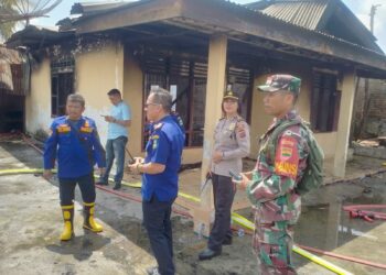 Kapolsek Siantar Marihat Pimpin Olah TKP Kebakaran Rumah Warga di Jalan Durian